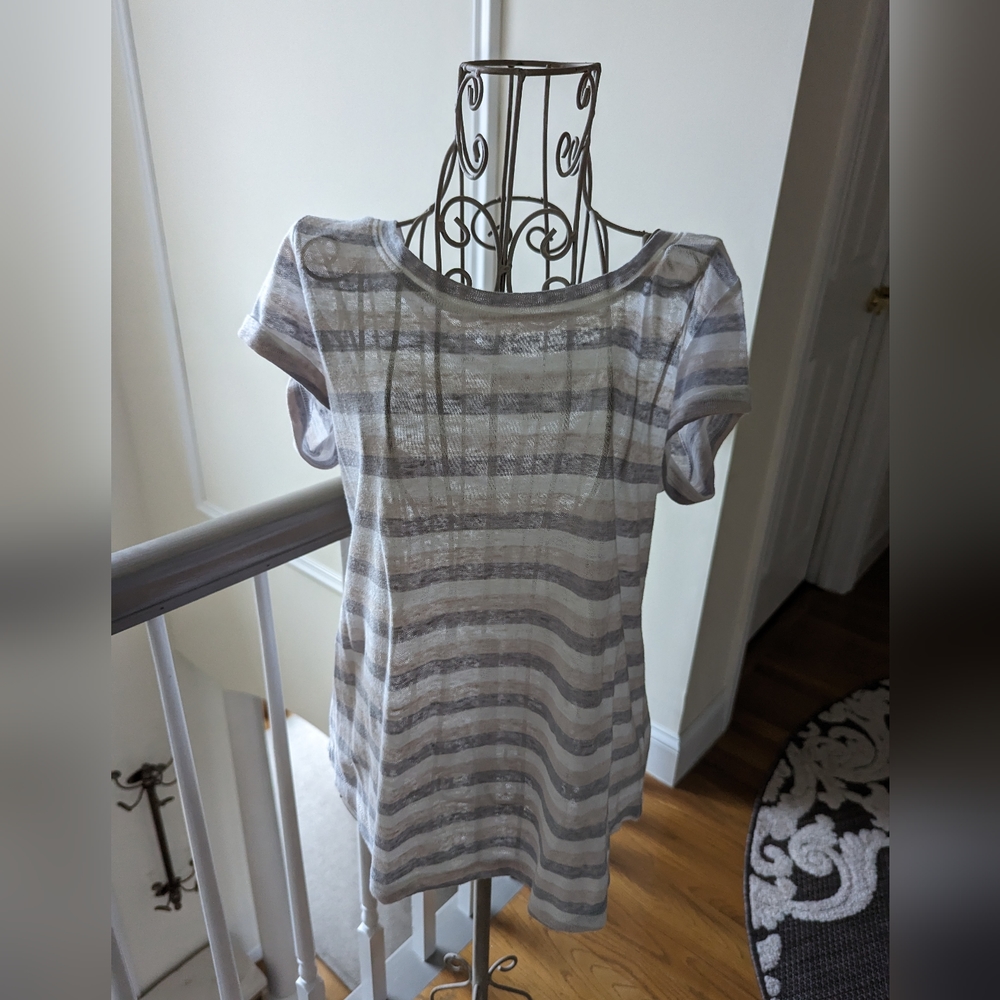 Beautiful Banana Republic Tshirt